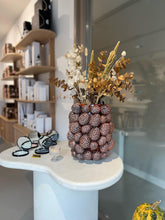 Carica l'immagine nel visualizzatore di Gallery, Pine Cone Vase Large
