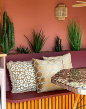 Carica l'immagine nel visualizzatore di Gallery, Throw pillow Leopard